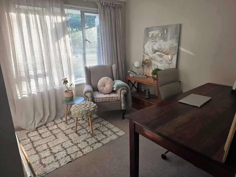 5 Bedroom Property for Sale in Outeniqua Strand Western Cape